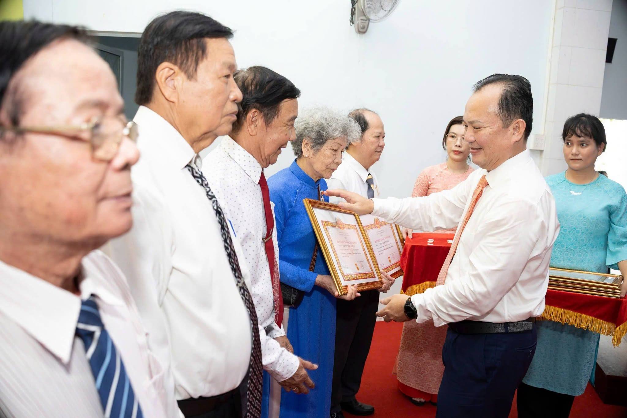 anh tin bai